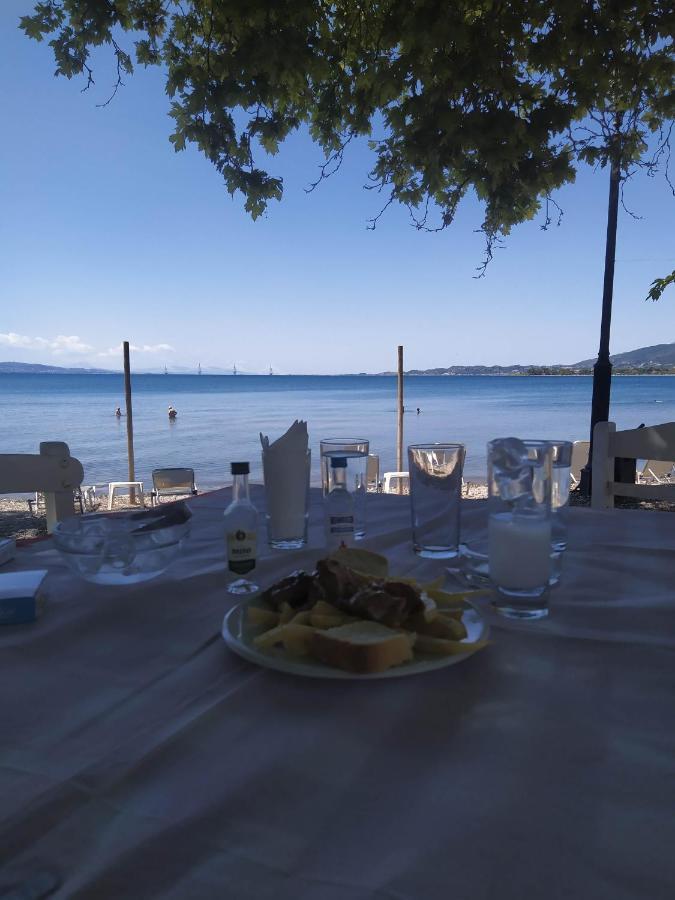 Πέτρινο Στη Θάλασσα Apartamento Nafpaktos Exterior foto