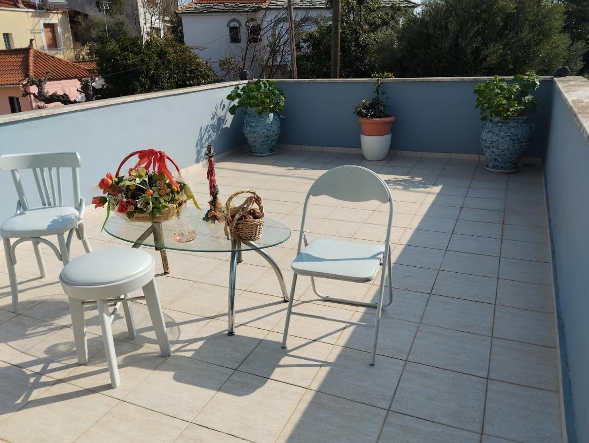 Πέτρινο Στη Θάλασσα Apartamento Nafpaktos Exterior foto