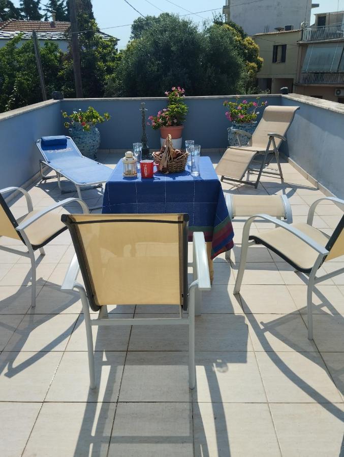 Πέτρινο Στη Θάλασσα Apartamento Nafpaktos Exterior foto