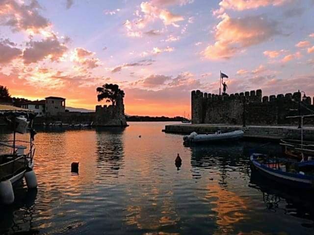 Πέτρινο Στη Θάλασσα Apartamento Nafpaktos Exterior foto